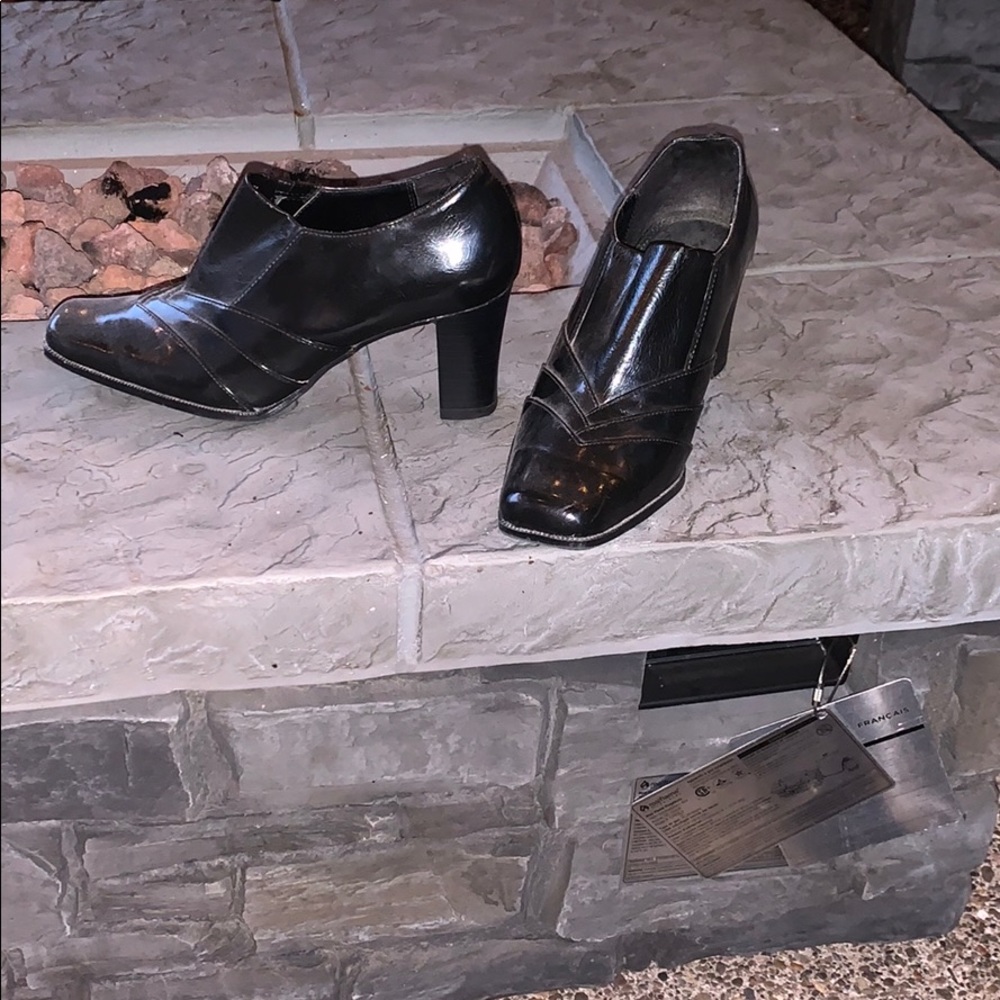 Dress shoes